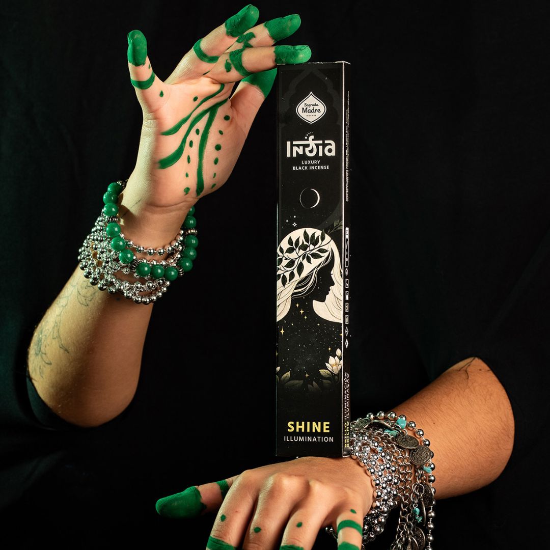 Linea India Black - Shine Illumination (Sagrada Madre)