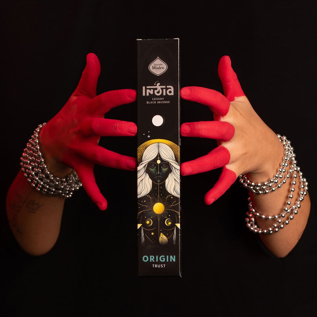 Linea India Black - Orgin Trust (Sagrada Madre)