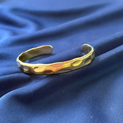 Bracciale Rigido Wave Oro in Acciaio Inossidabile – Effetto Premium