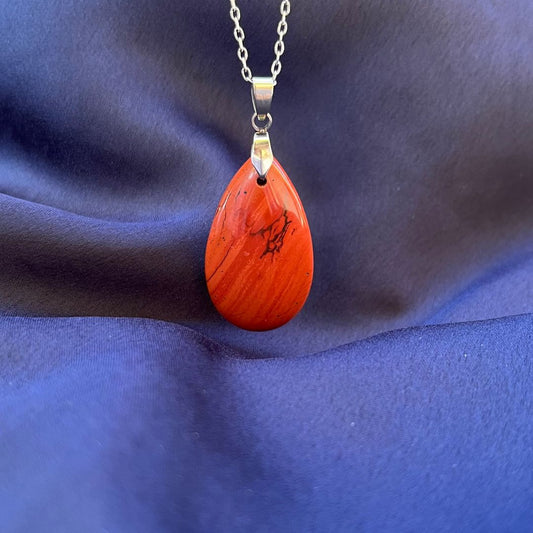Collana pietra naturale petalo in Diaspro Rosso