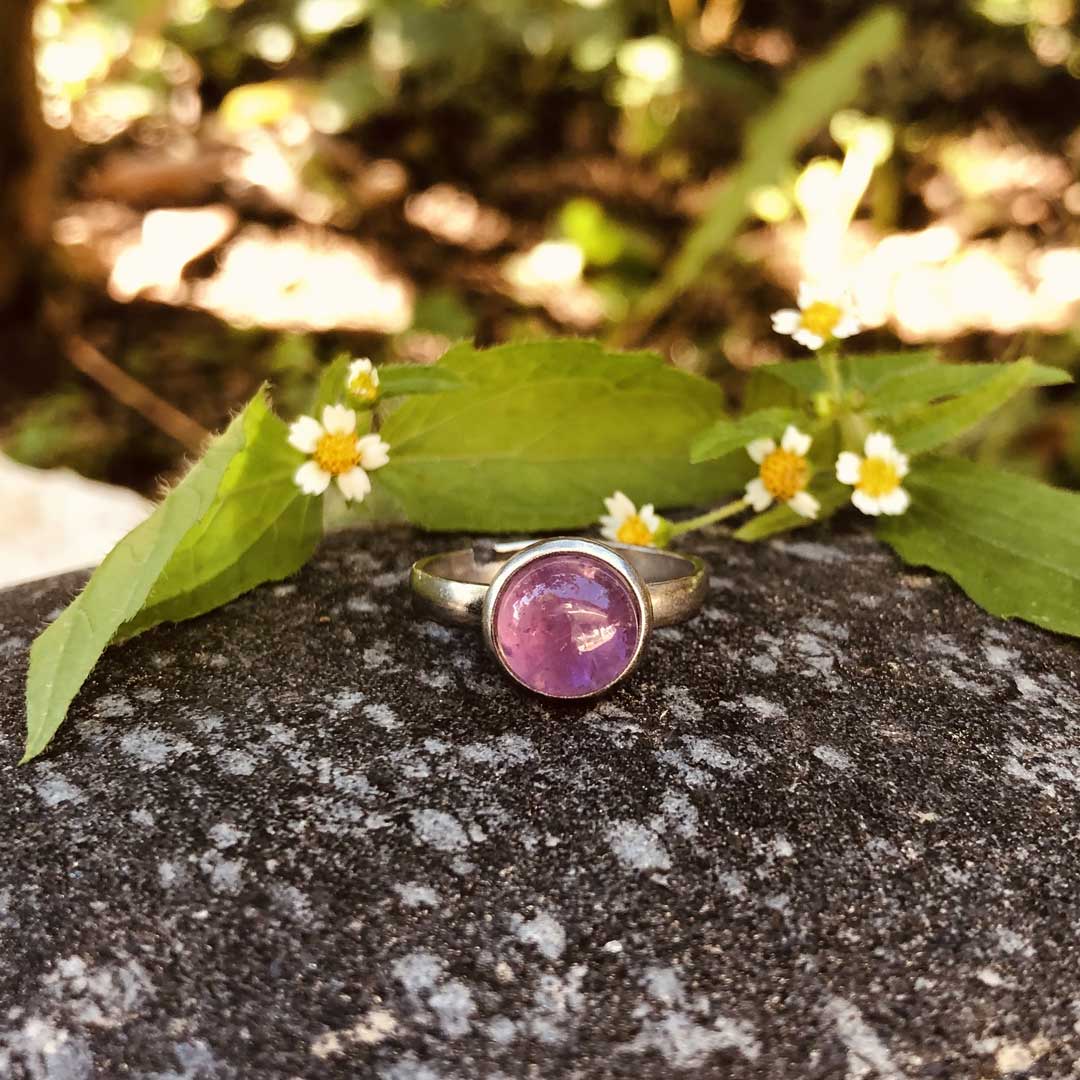 Anello con pietra naturale Ametista cabochon 8mm