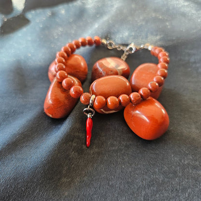 Bracciale Diaspro Rosso pietre da 6mm e cornetto portafortuna