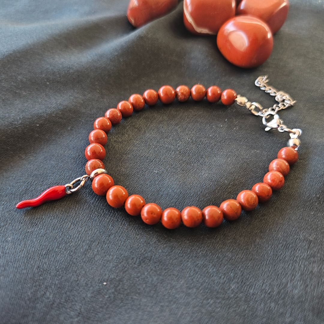 Bracciale Diaspro Rosso pietre da 6mm e cornetto portafortuna
